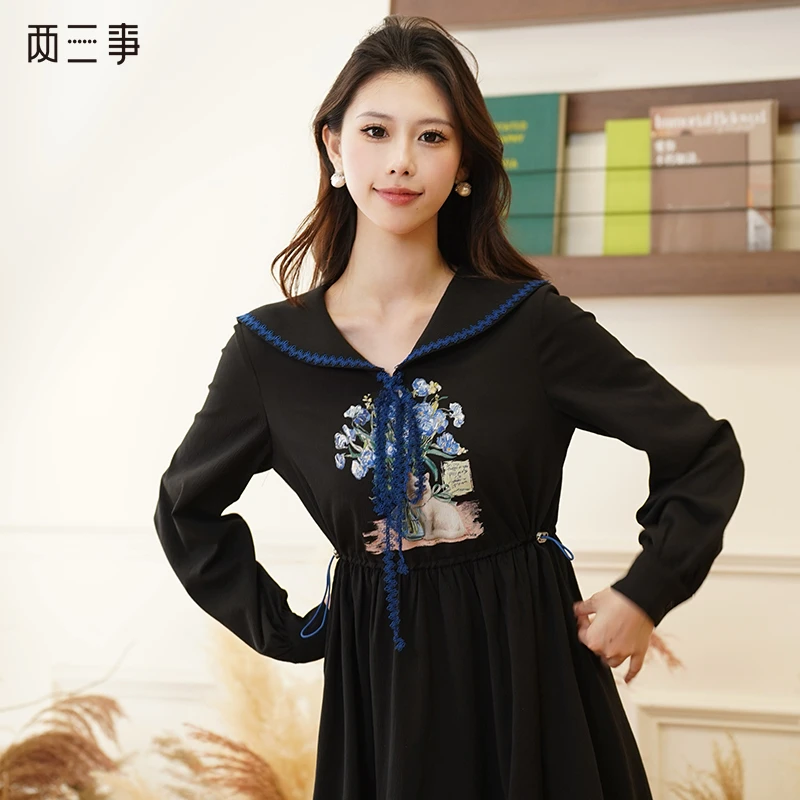 两三事夜蓝诗猫咪印花海军领连衣裙S24DLY204