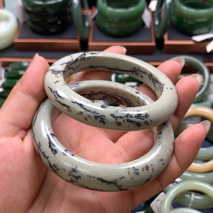 【闪购商品】和田玉手镯未镶嵌承***?