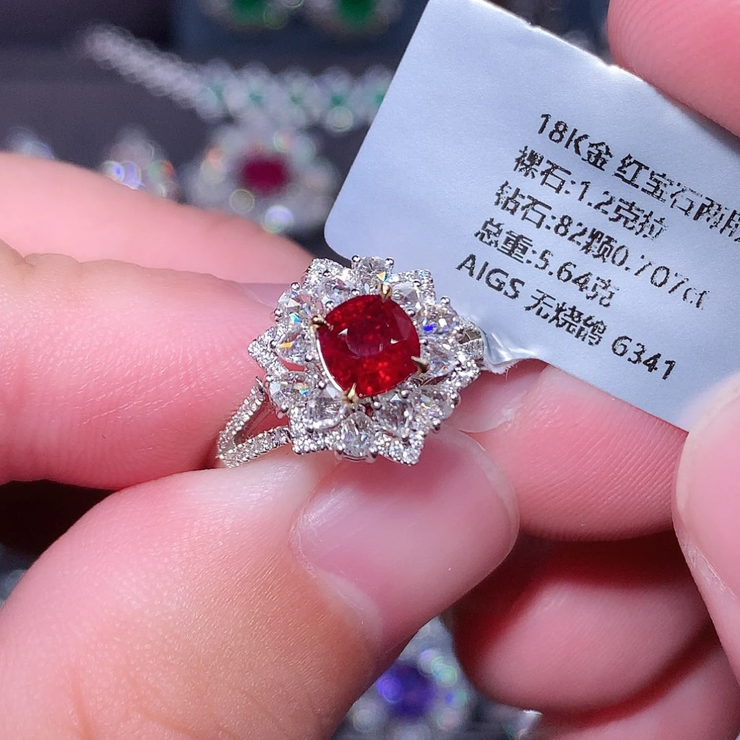 18K金镶嵌红宝石戒指