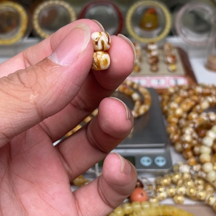 ヤ***陽琥珀未镶嵌裸石34号