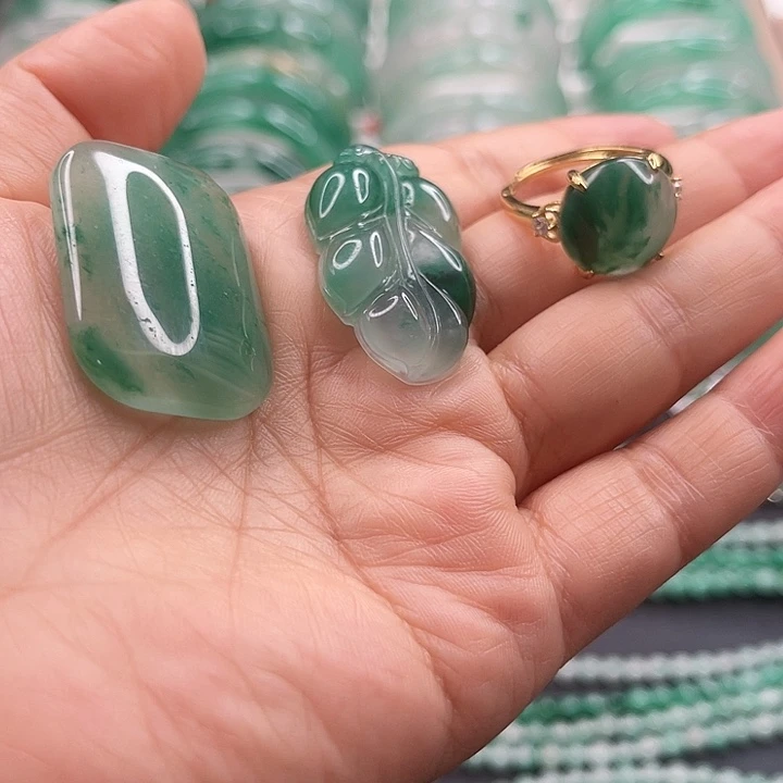 石英质玉未镶嵌颈饰