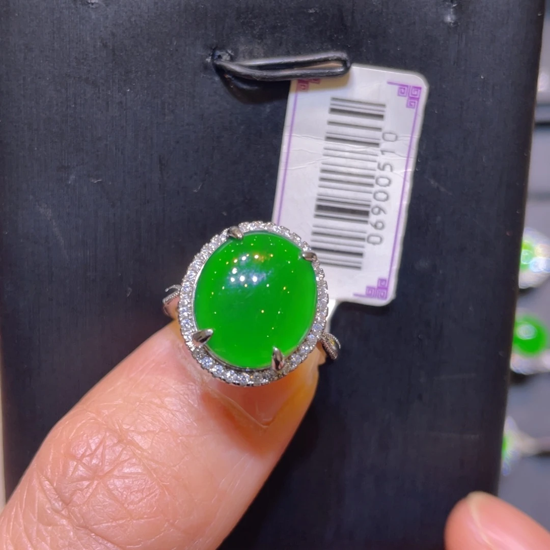 翡翠未镶嵌颈饰戒指