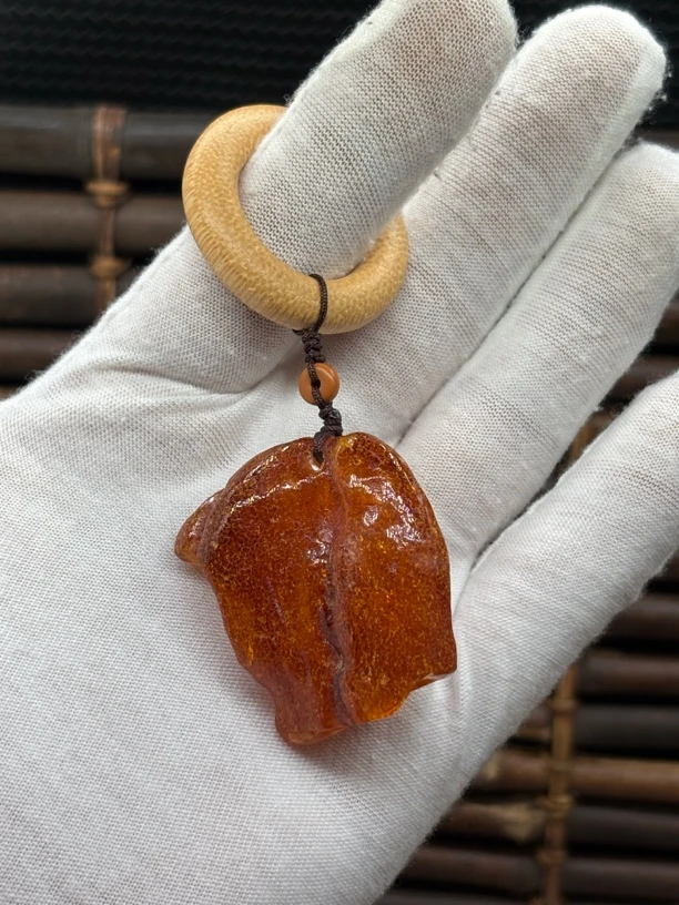 天然琥珀原石原皮抛光搭配实心竹指环编制手把件小众