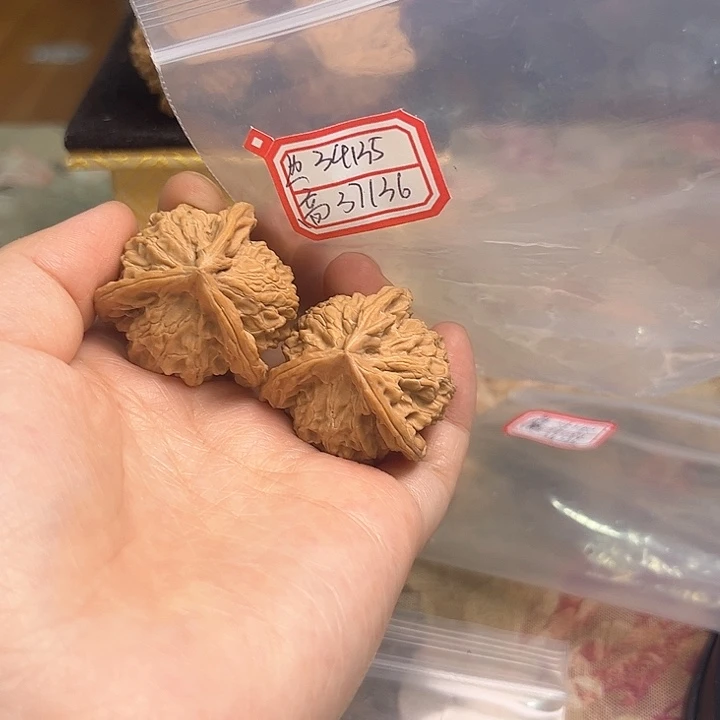 文玩核桃吊坠盘山三棱