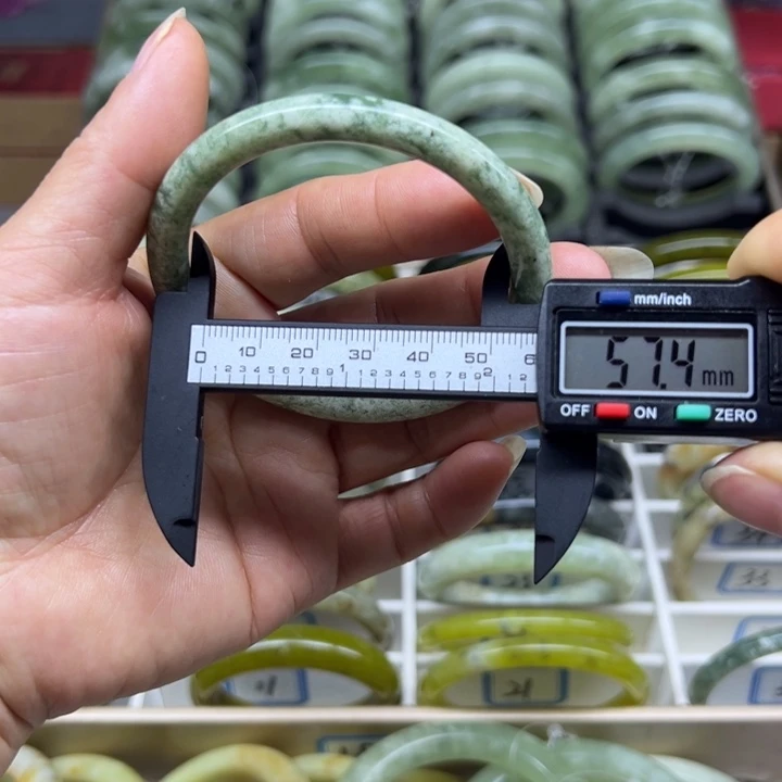蛇纹石玉未镶嵌手镯32