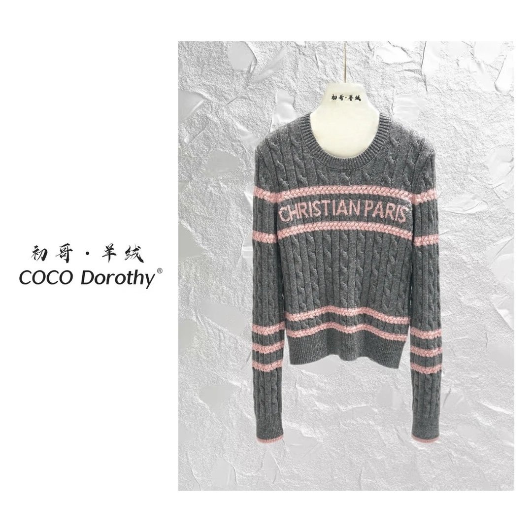 【初哥 · COCO Dorothy】拼色百搭绞花字母羊毛针织套头上衣-904