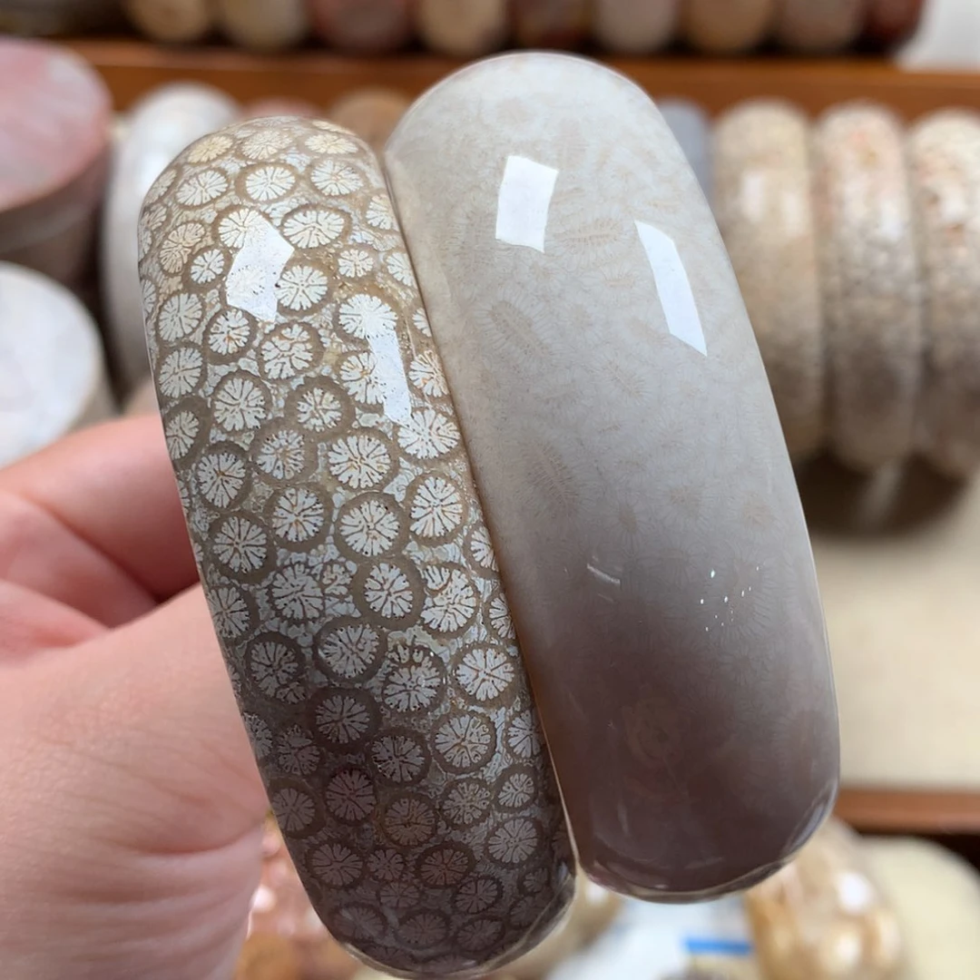 硅化珊瑚（珊瑚玉）59圈口漏400/个，可挑。未镶嵌