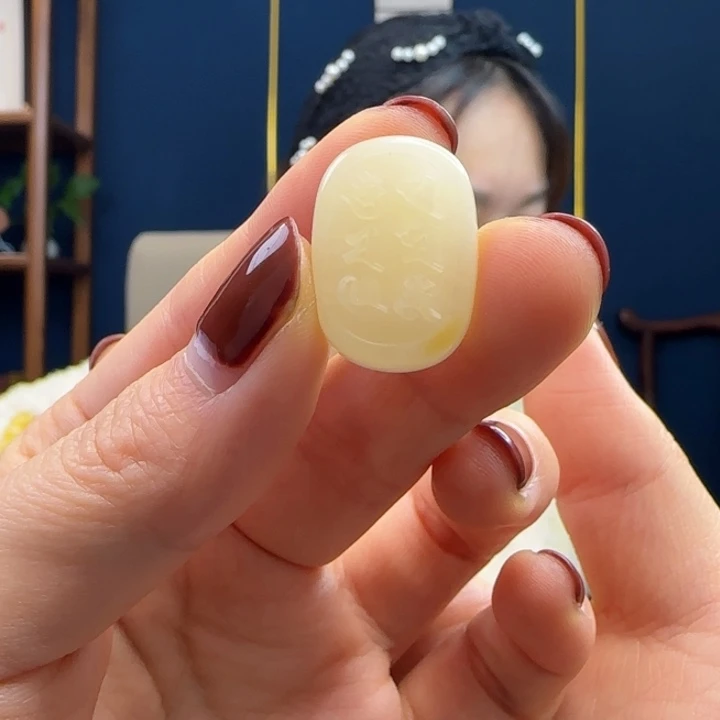 蜜蜡吊坠(赠链)未镶嵌