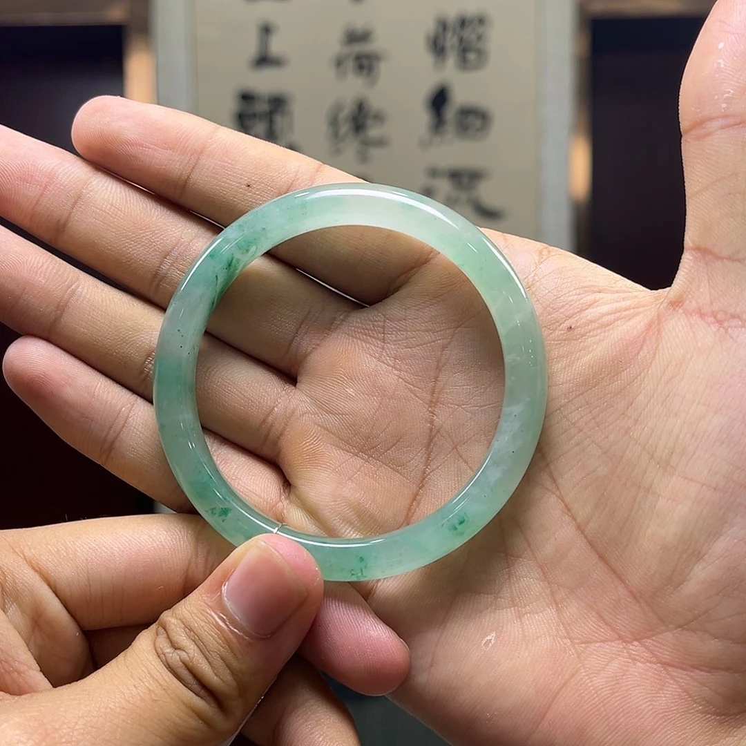 石英质玉（非洲翠）手镯未镶嵌