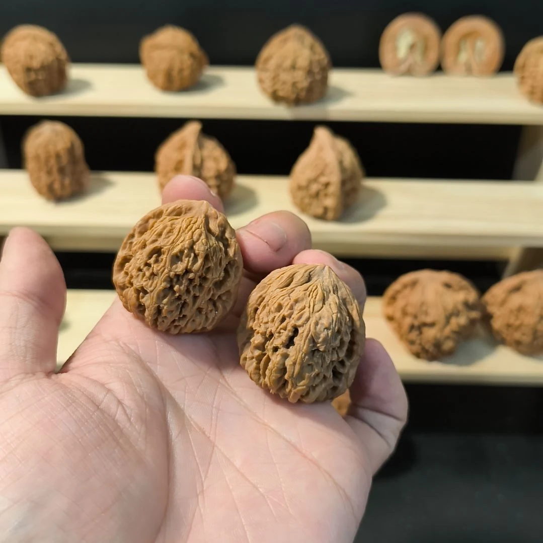 一***霸吊坠文玩核桃35南疆有黄