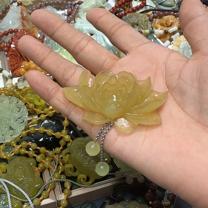 蛇纹石玉未镶嵌吊坠