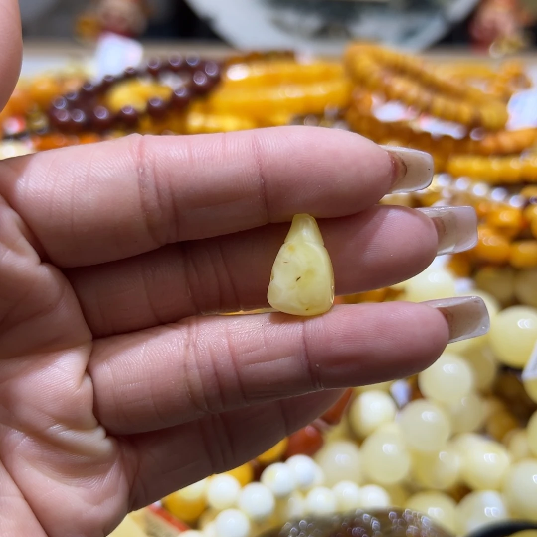 琥珀珠宝奇石未镶嵌