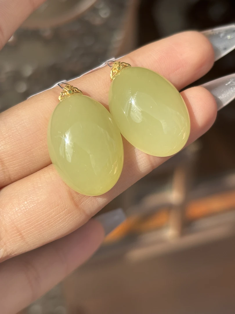 0763 和田玉18k金镶嵌吊坠 规格约：23*17.8*7.9 多样性发其一