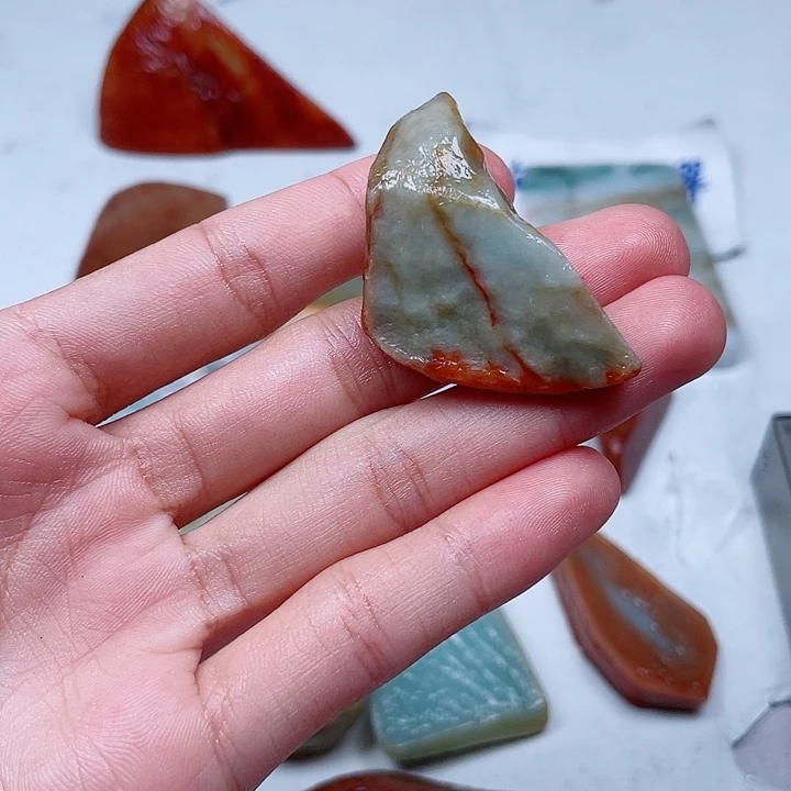 随***欲颈饰未镶嵌翡翠翡翠