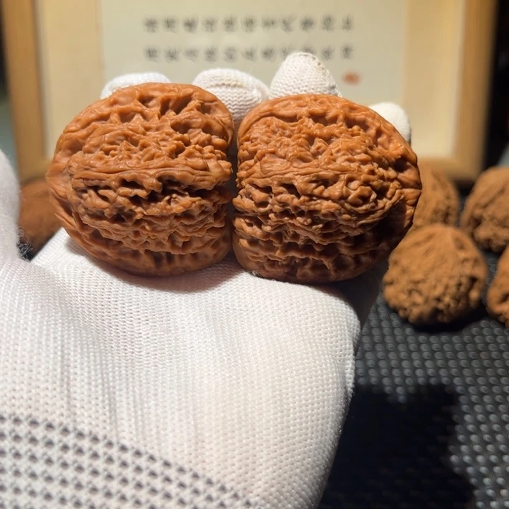 把件文玩核桃万字纹南疆逐鹿