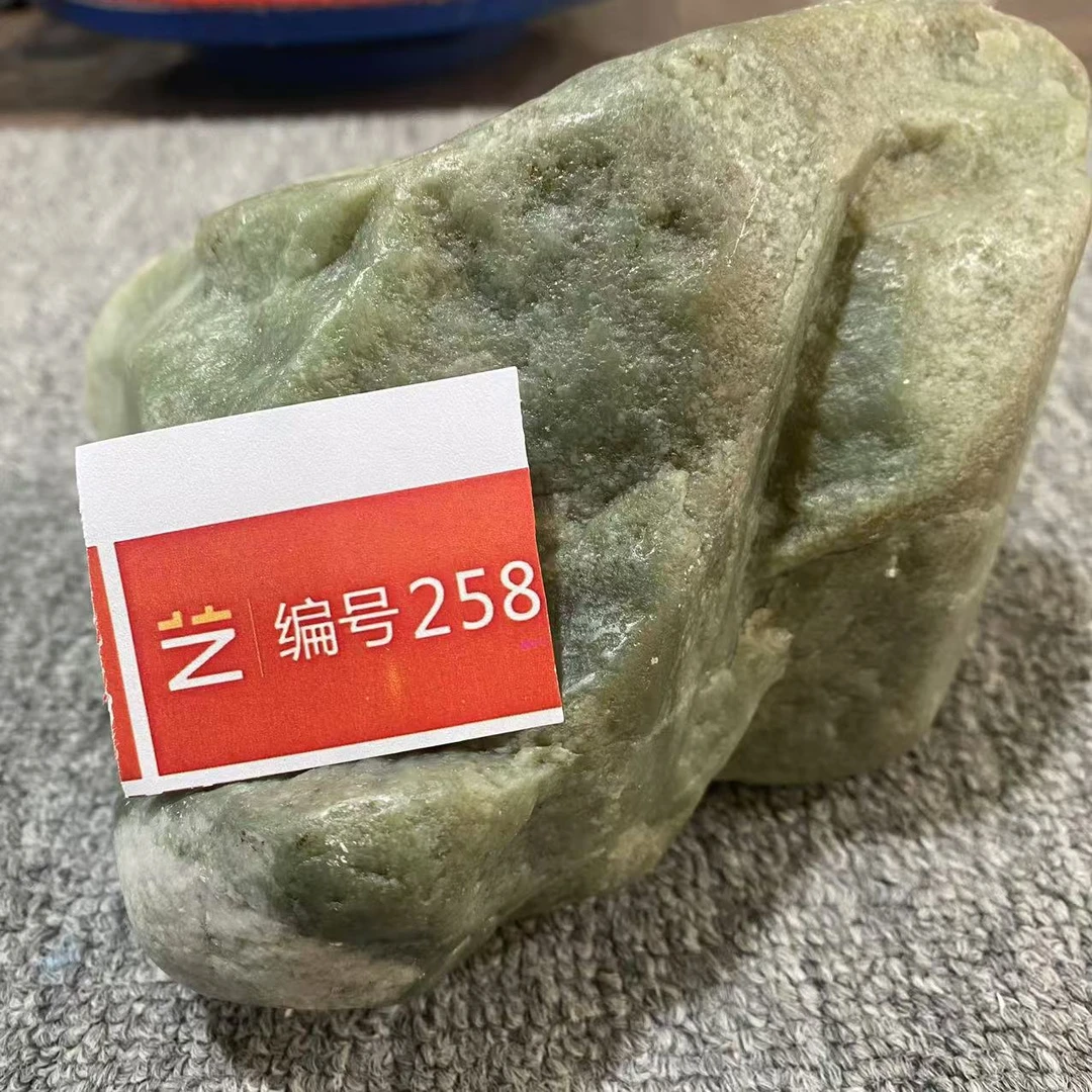 新疆玉料原石发一件编号258