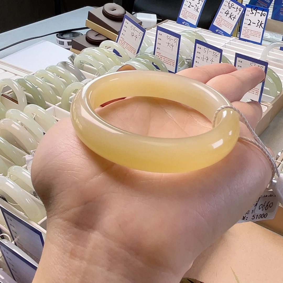 和田玉未镶嵌手镯浓蜂蜜水 冰胶肉细  巨显白