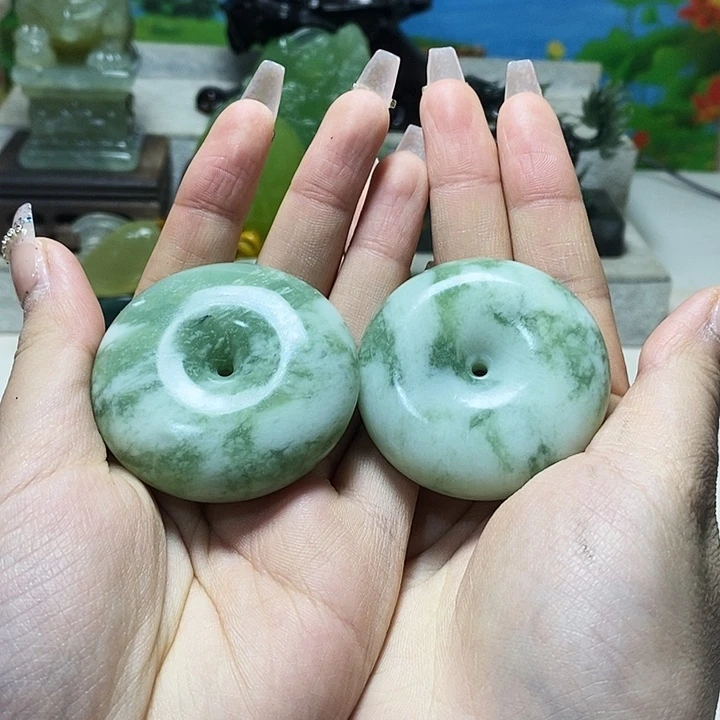 执***生蛇纹石玉未镶嵌挂件