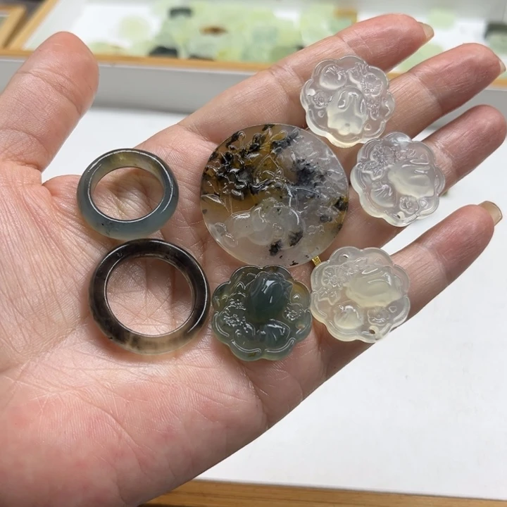 未镶嵌蛇纹石玉颈饰