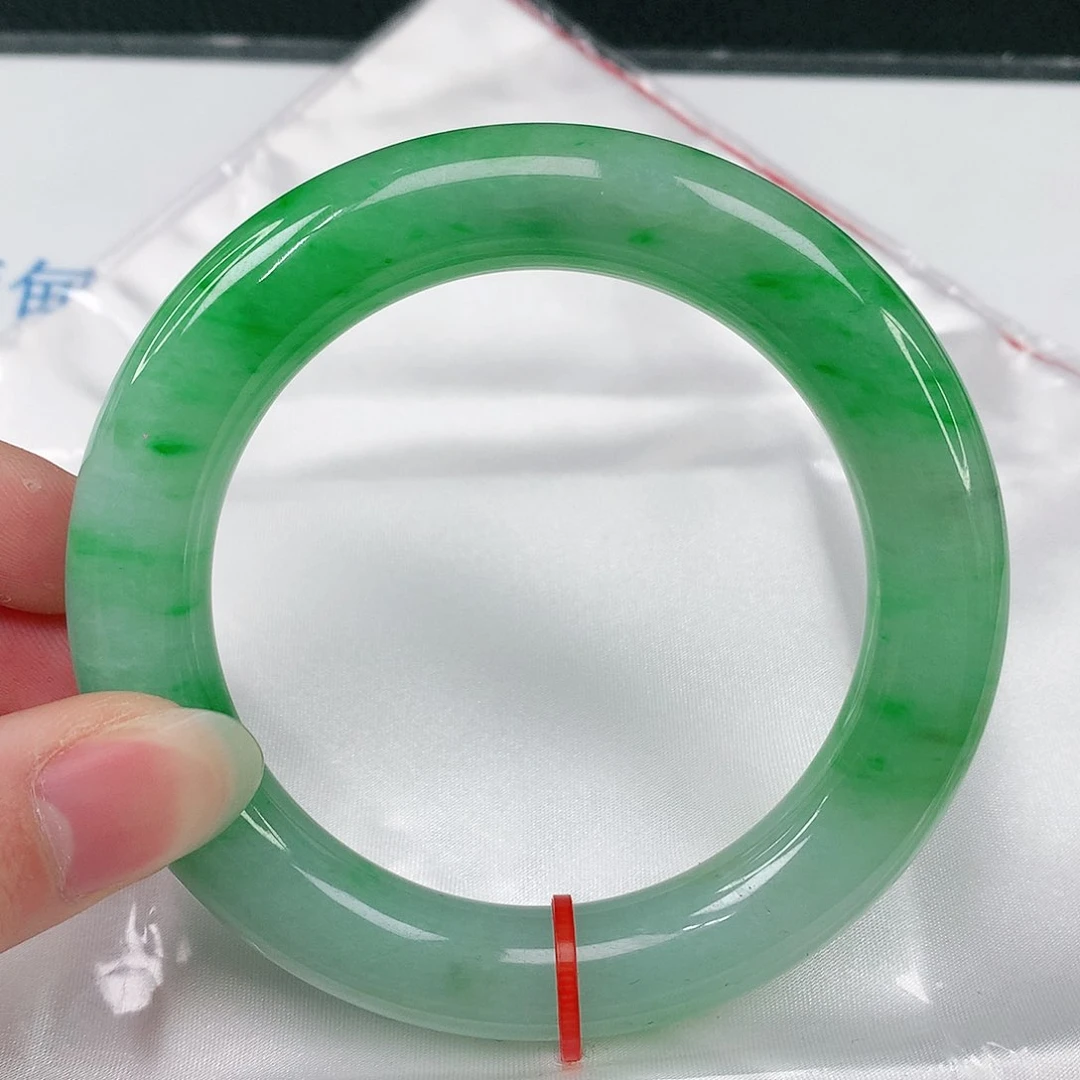 翡翠手镯未镶嵌翡翠