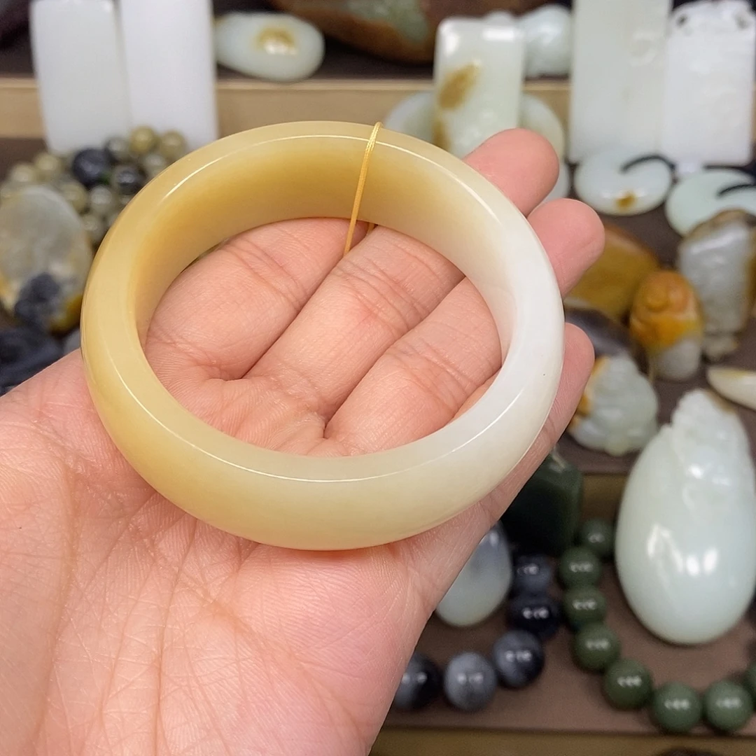 和田玉未镶嵌手镯