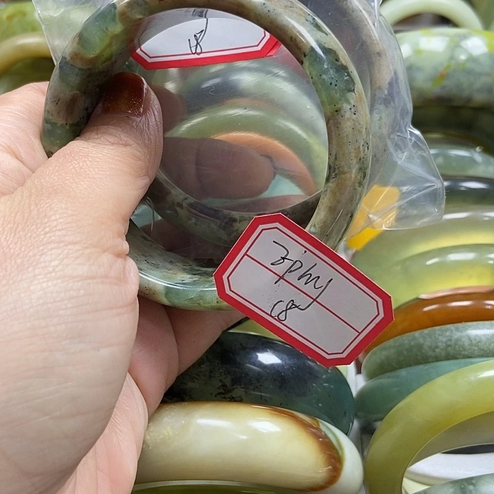 蛇纹石玉手镯未镶嵌E****i