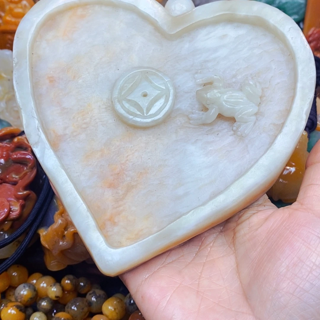 未镶嵌石英质玉（黄龙玉）颈饰