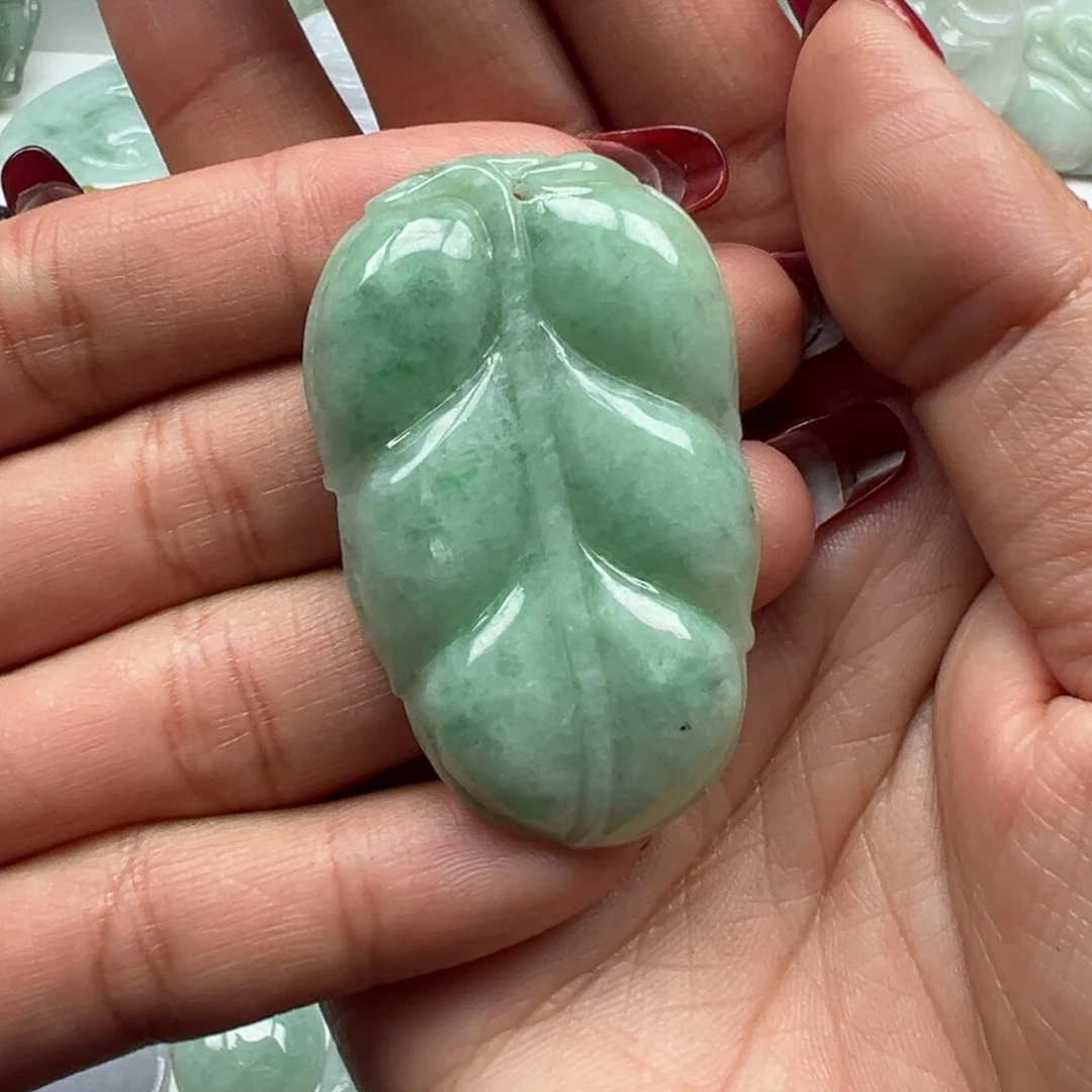 翡翠颈饰未镶嵌叶子
