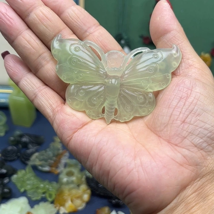 蛇纹石玉吊坠合金龙*