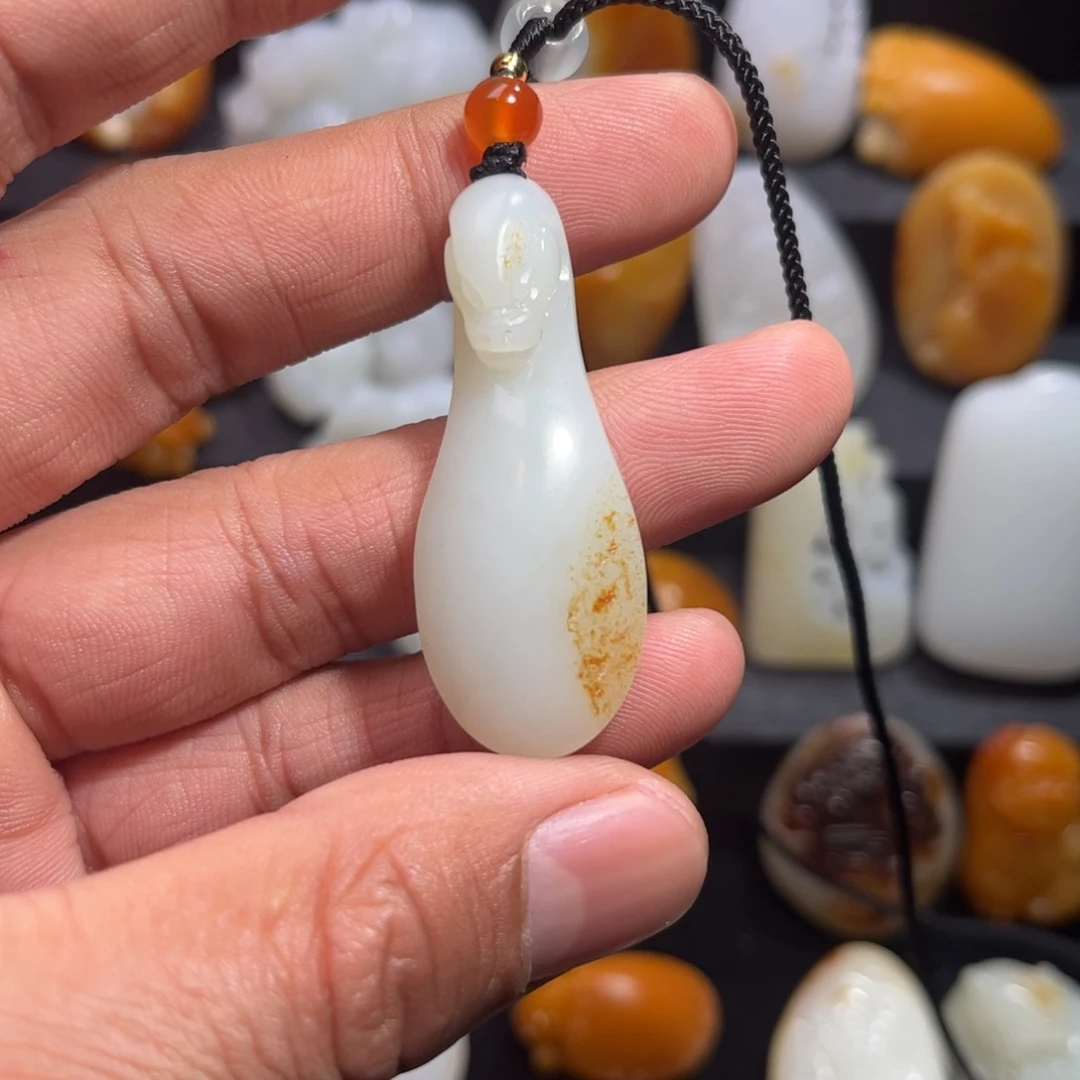 和田玉颈饰未镶嵌有****殷