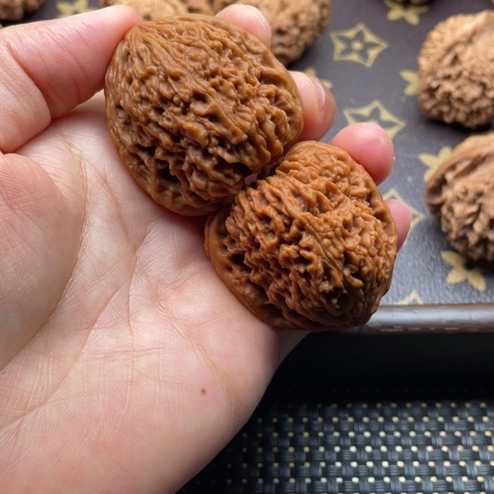 文玩核桃把件南疆39有黄