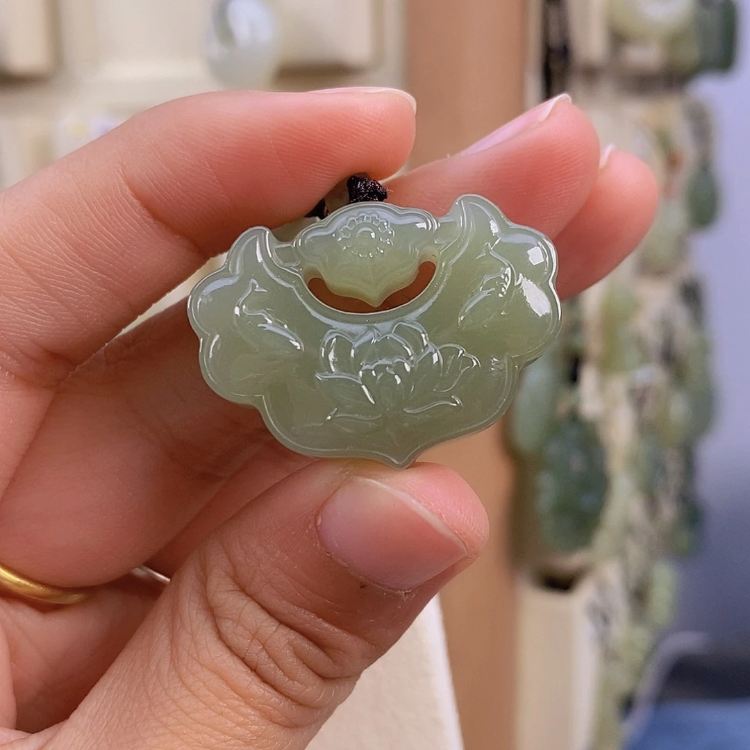 露***3和田玉未镶嵌颈饰