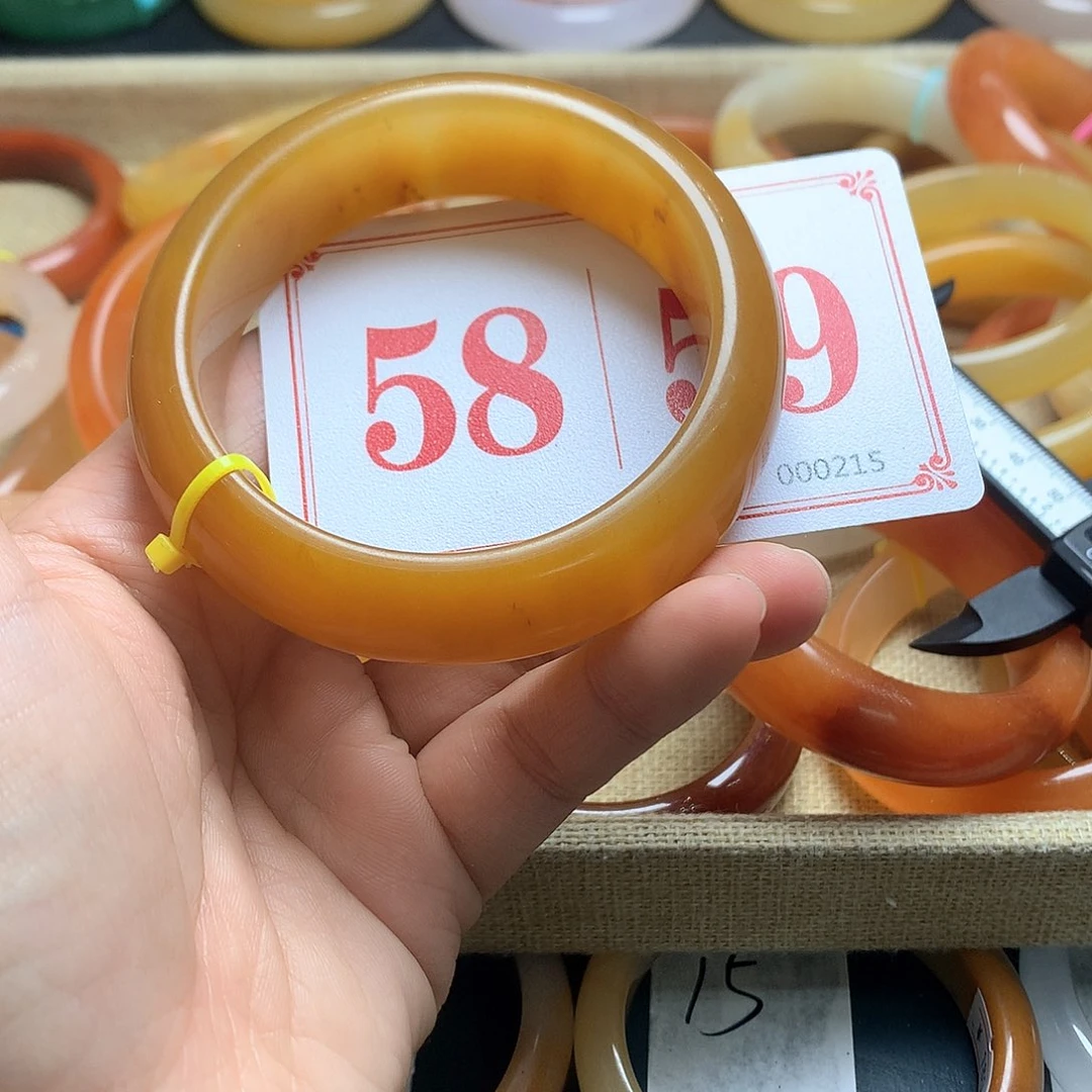未镶嵌石英质玉（黄龙玉）手镯隨*