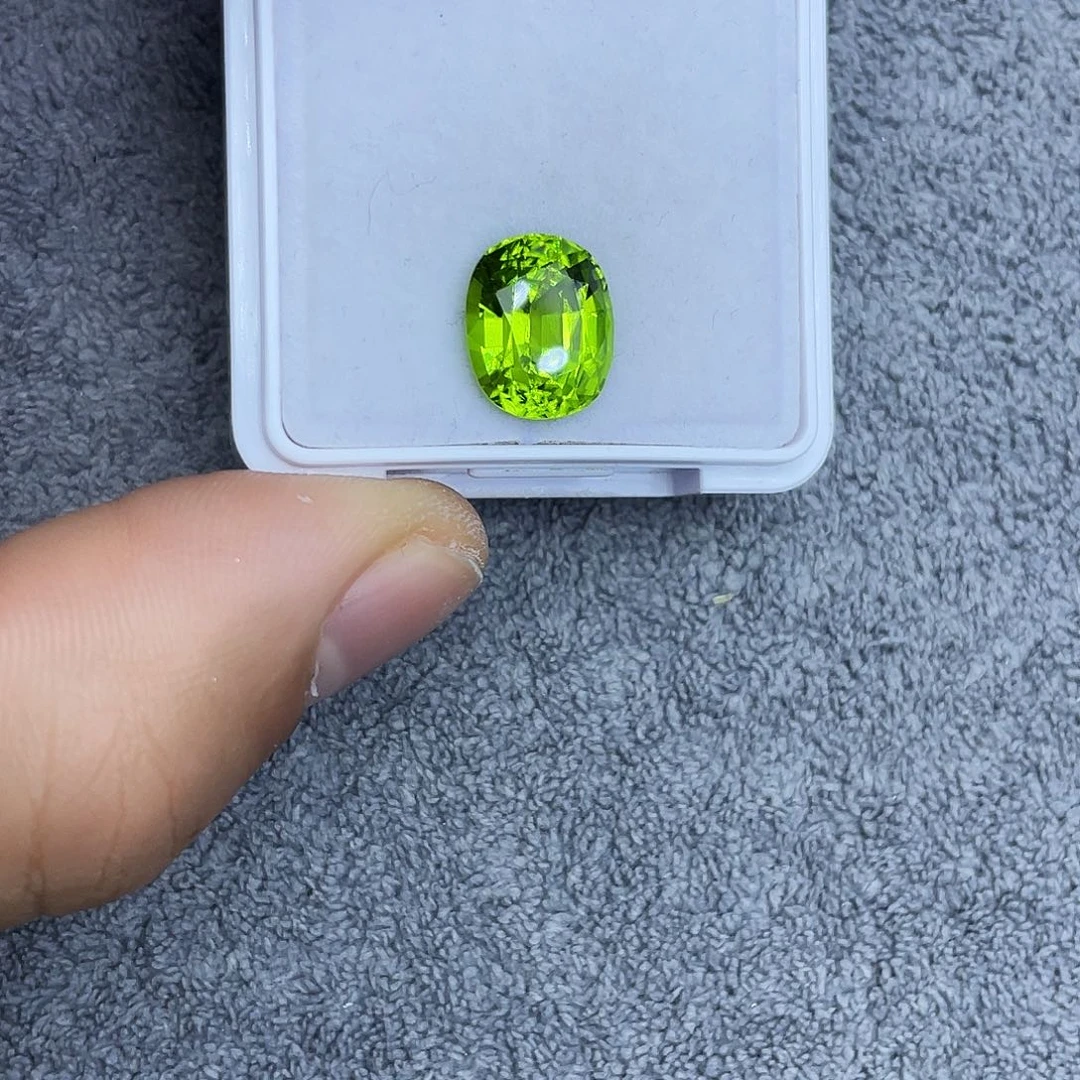 橄榄石未镶嵌裸石6.3Ct