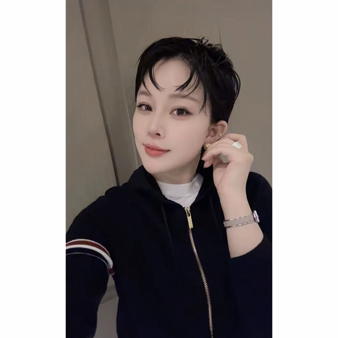 《越穿越爱戴帽》新款96275羊毛开衫女百搭长袖帽衫拉链款宽松上衣