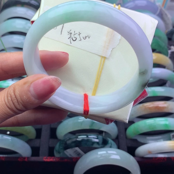 翡翠手镯未镶嵌天然翡翠手镯