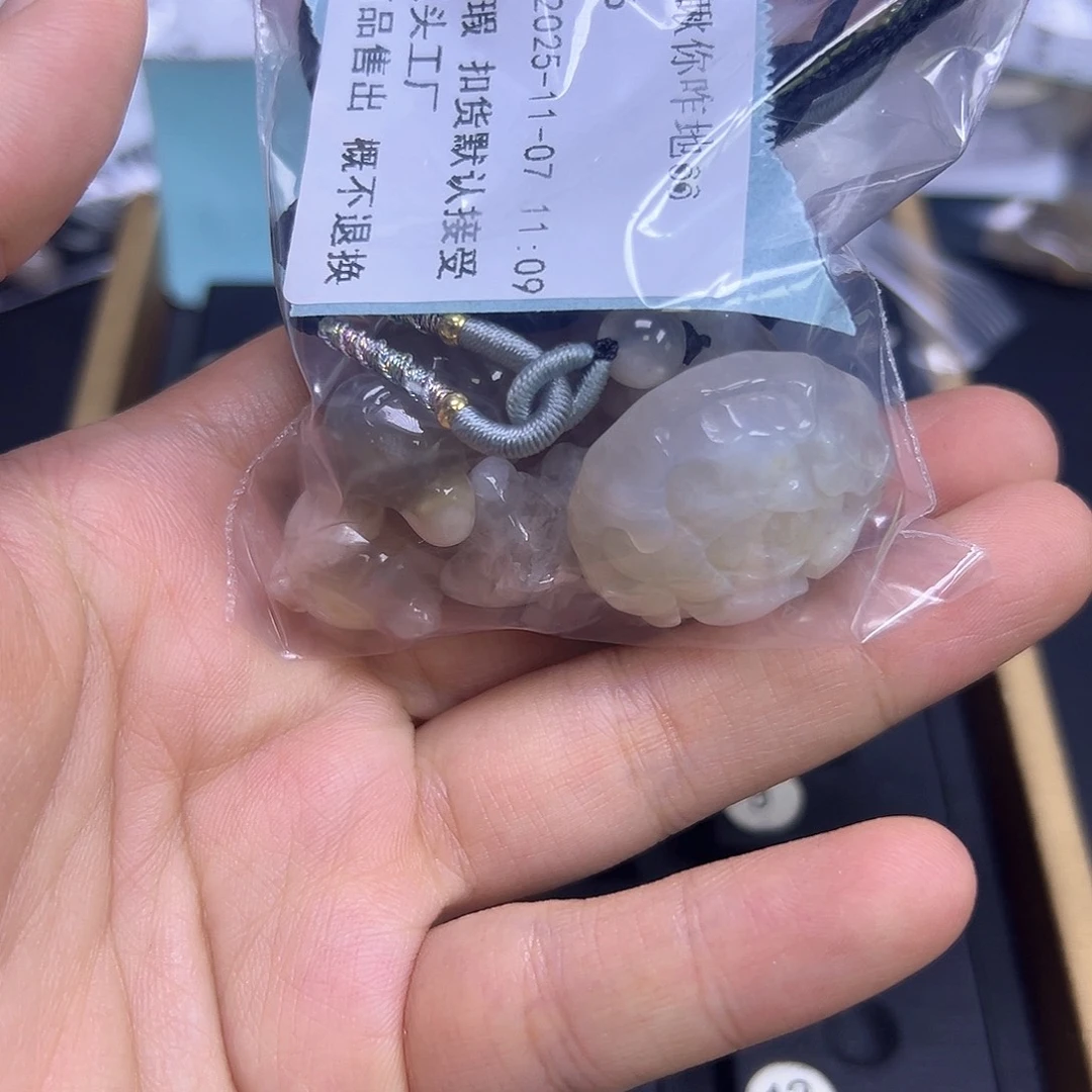 瞅****查罗石未镶嵌珠宝半成品