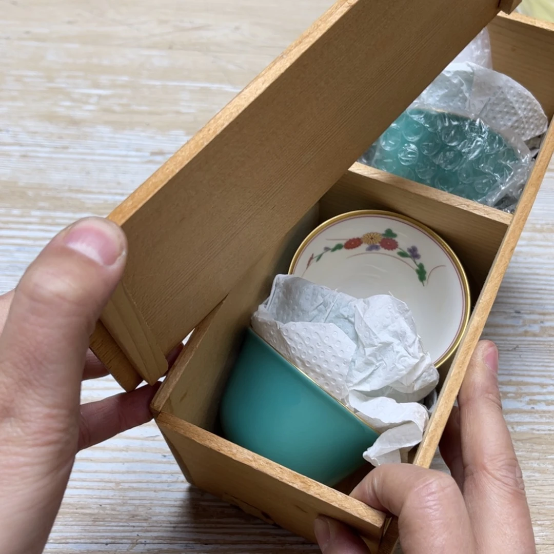瓷片l****七密密麻麻地排列着一个大