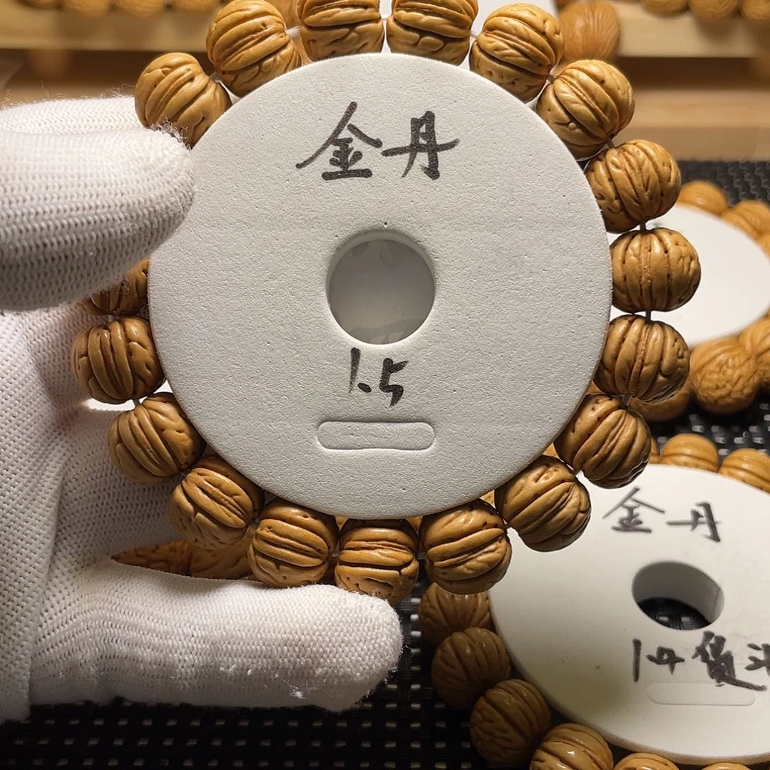 M***王桃木金丹桃核，皮质好，密度大