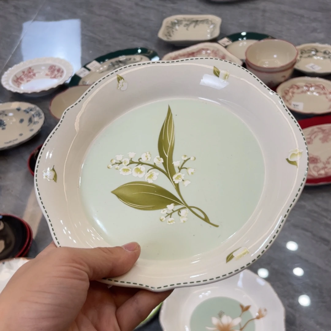 陶瓷微瑕餐具介意勿拍，满18飞！