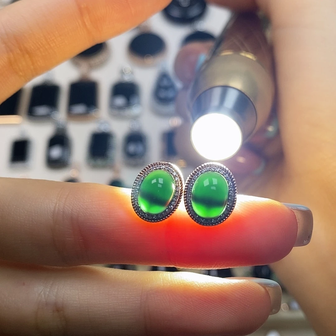 翡翠18K金镶嵌耳饰