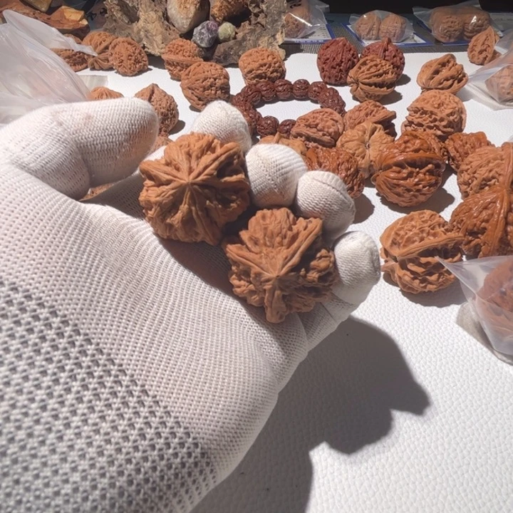 山****核桃三棱锥一对，diff