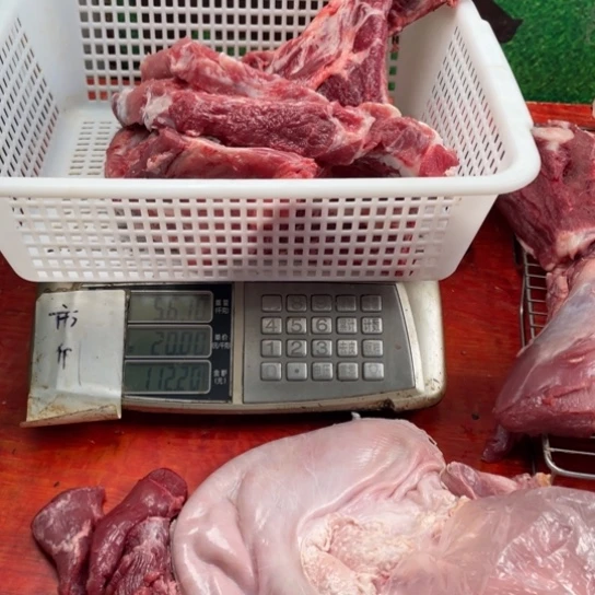 中国大陆30食用农产品W**?散养在大山上的土猪肉