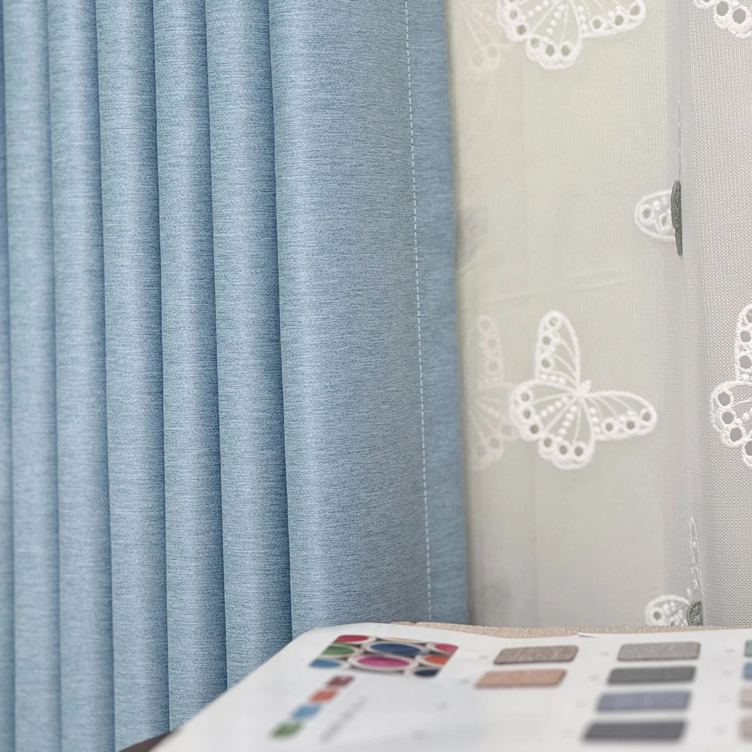 《遮光大师》高端窗帘 客厅阳台高遮光卧室窗帘