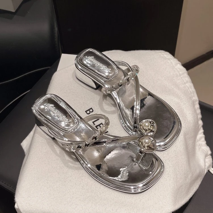 顾小姐推荐-一脚蹬夹脚粗跟系带珍珠气质显瘦款凉拖鞋