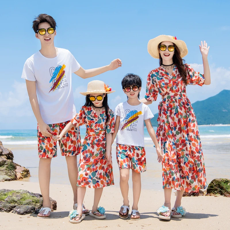 海边度假亲子装一家三口母女装沙滩裙三亚旅游连衣裙短袖显瘦长裙