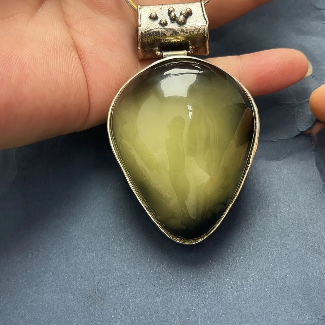 琥珀未镶嵌裸石吊坠