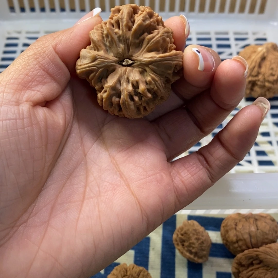 夏***雨文玩核桃吊坠南疆