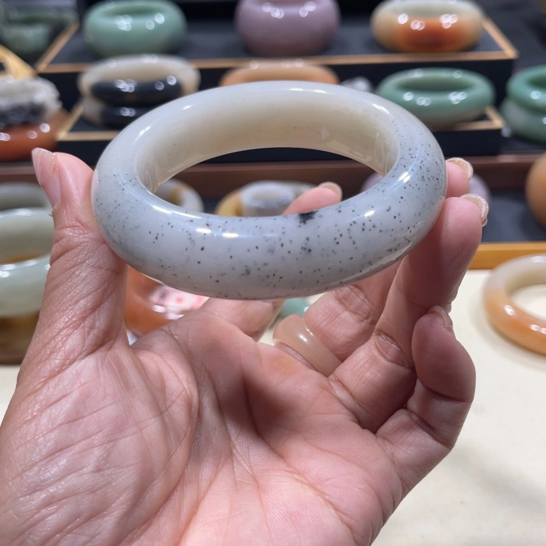 未镶嵌手镯石英岩玉