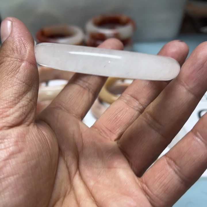 莓***莓石英岩玉合金颈饰